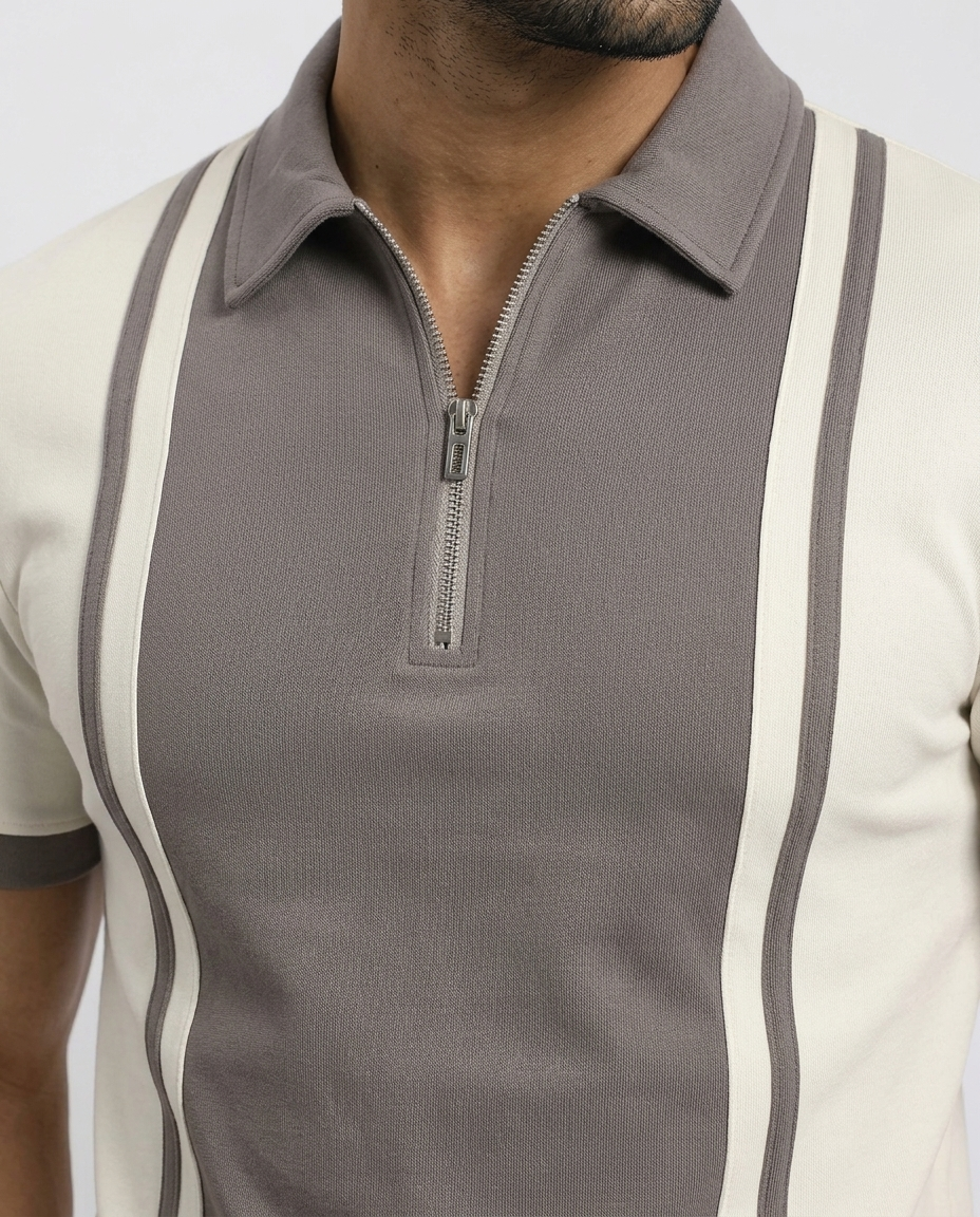 De contrast gebreide polo