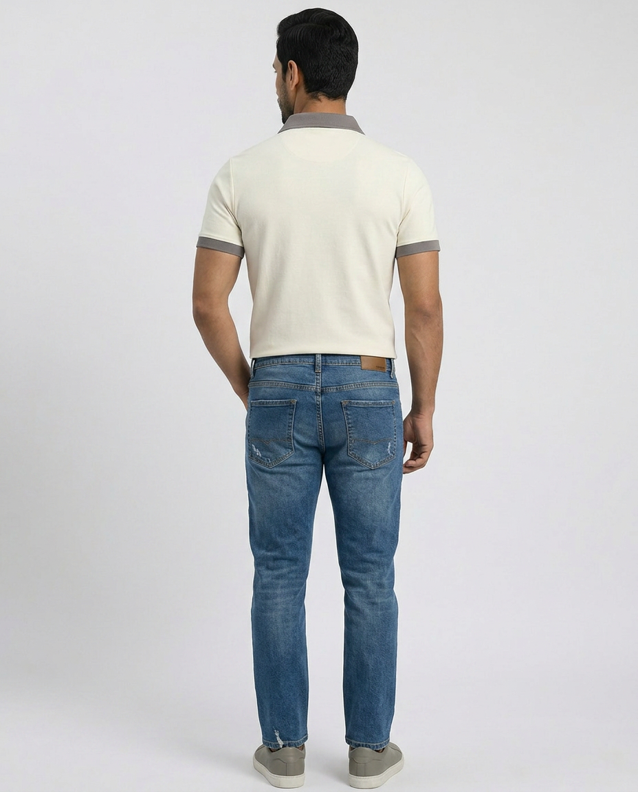De contrast gebreide polo